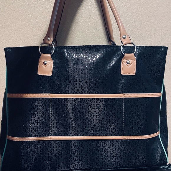 Guess Travel~Weekender Tote - Picture 2 of 6